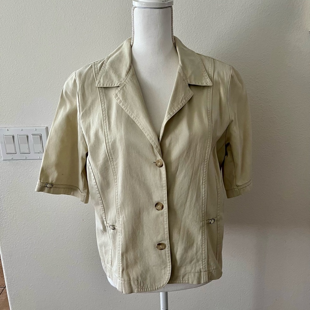 Women's Cream Short-Sleeve Tailored Jacket